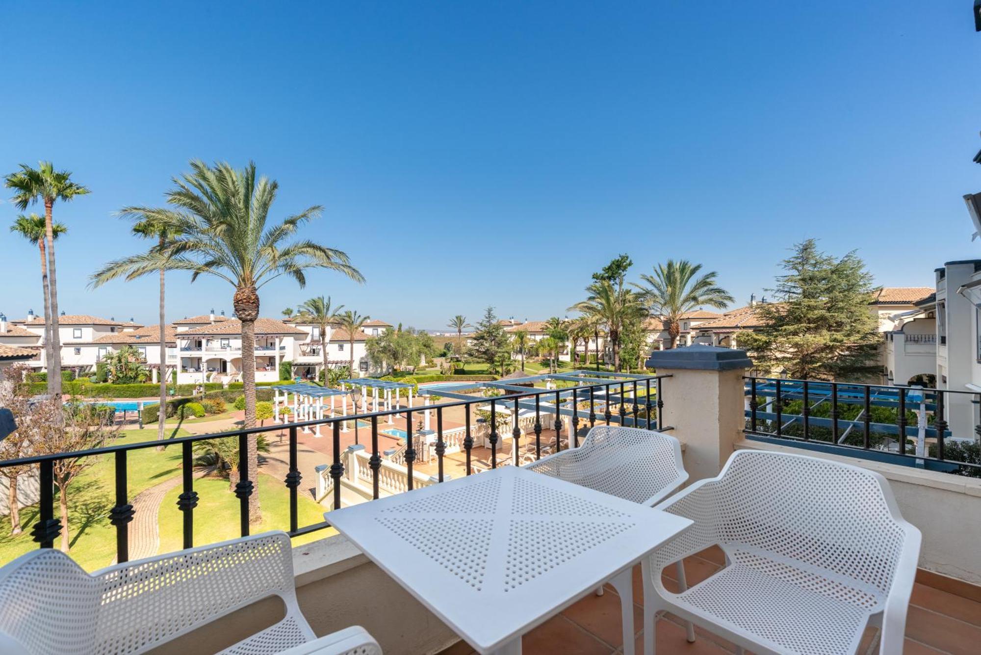 Apartamento de 1 dormitorio con vistas a la piscina (2 adultos + 2 niños)