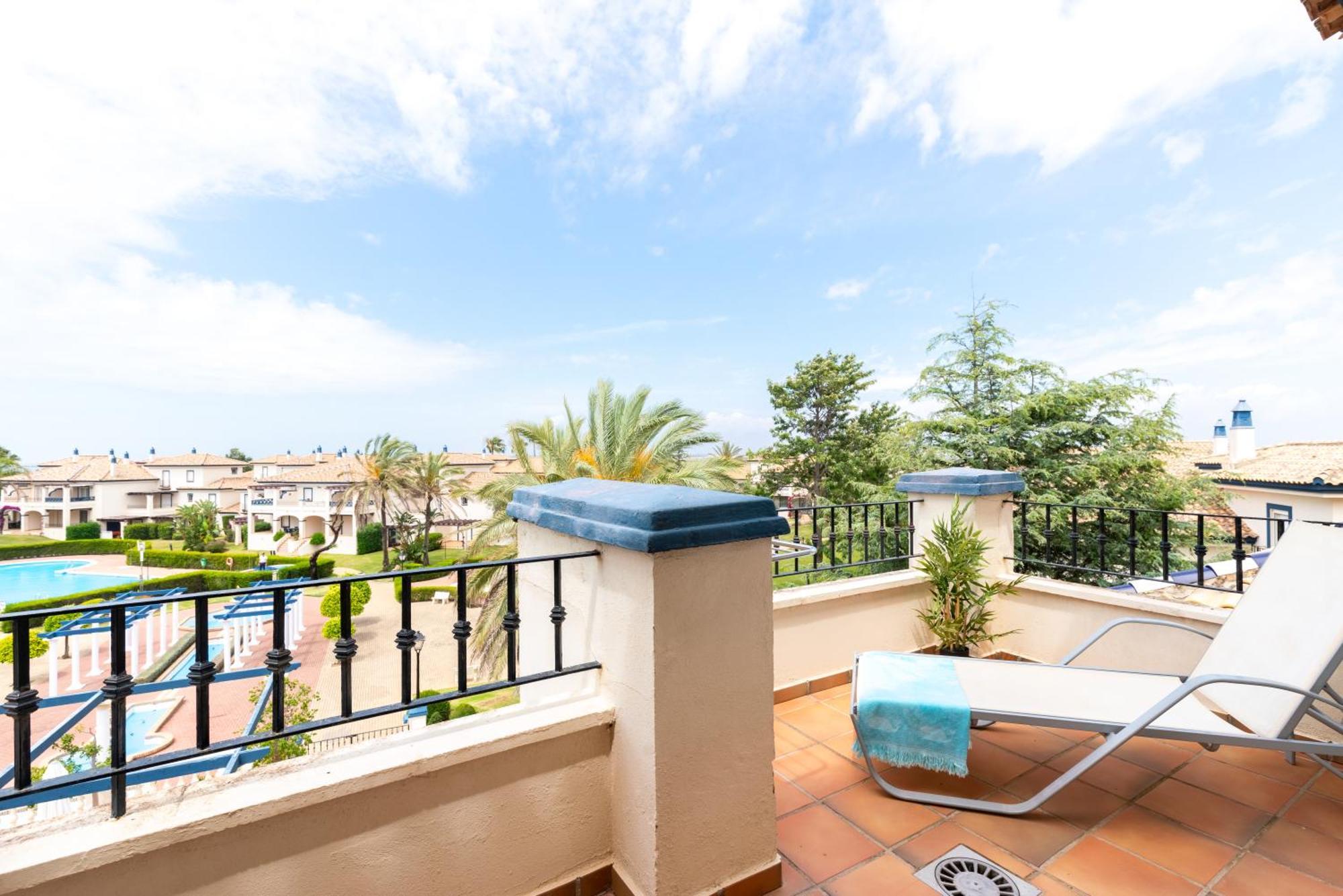 Apartamento de 2 dormitorios con terraza y vistas al mar